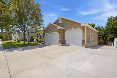10866 S Marsha Kaye Cir, Sandy, UT 84070 - Photo 2