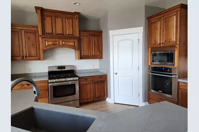 1075 Grandview Dr, Providence, UT 84332 - Photo 16