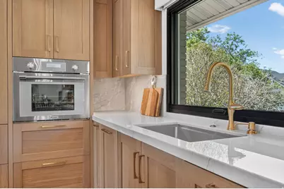 3315 E Nutmeg St, Cottonwood Heights, UT 84121 - Photo 10