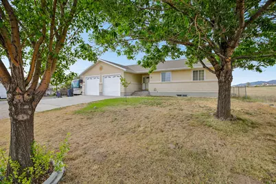 425 W Cherry St, Grantsville, UT 84029 - Photo 6