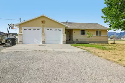 425 W Cherry St, Grantsville, UT 84029 - Photo 2