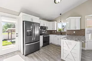 5525 N Hampton Way E, Stansbury Park, UT 84074 - Photo 6