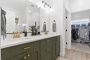 1364 E Beechwood Dr, Layton, UT 84040 - Photo 16