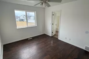 530 E Red Oak Dr N, North Logan, UT 84341 - Photo 8
