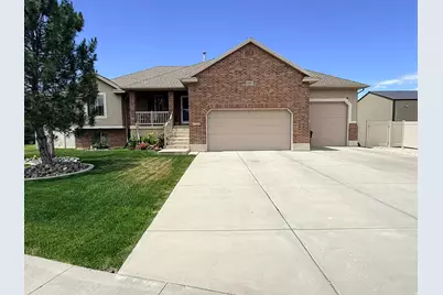 2801 N 2575 W, Farr West, UT 84404 - Photo 2