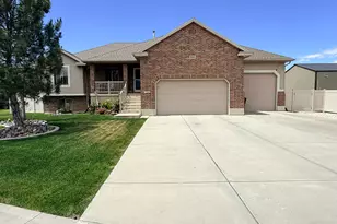 2801 N 2575 W, Farr West, UT 84404 - Photo 2