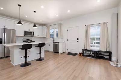 9344 N Vernham Ln, Eagle Mountain, UT 84005 - Photo 6