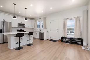 9344 N Vernham Ln, Eagle Mountain, UT 84005 - Photo 6
