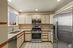 83 W 200 N, Centerville, UT 84014 - Photo 4