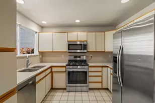 83 W 200 N, Centerville, UT 84014 - Photo 4