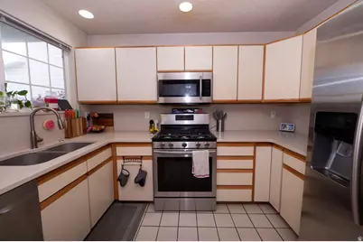83 W 200 N, Centerville, UT 84014 - Photo 6