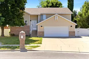 627 W Fremont Cir N, Centerville, UT 84014 - Photo 1