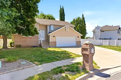 627 W Fremont Cir N, Centerville, UT 84014 - Photo 2