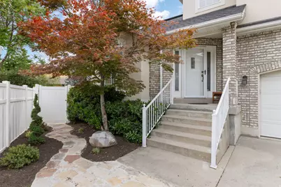 7126 S Griffiths Pl, Cottonwood Heights, UT 84121 - Photo 4