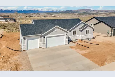 841 E 200 S #9, Mount Pleasant, UT 84647 - Photo 2