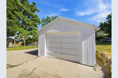 1107 E 300 S, Bountiful, UT 84010 - Photo 32