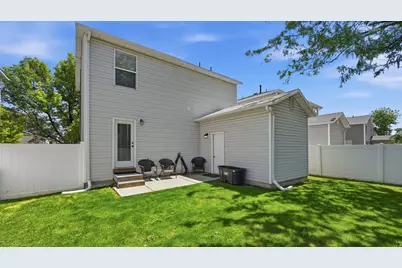 2019 N 2195 W, Clinton, UT 84015 - Photo 4