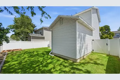 2019 N 2195 W, Clinton, UT 84015 - Photo 8