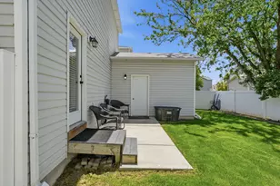 2019 N 2195 W, Clinton, UT 84015 - Photo 6
