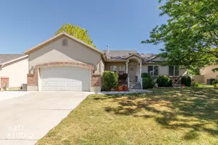 882 W 25 N, Clearfield, UT 84015 - Photo 1