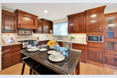 2304 W Bonanza Cir, South Jordan, UT 84095 - Photo 2