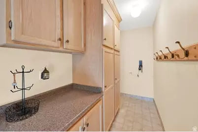 2304 W Bonanza Cir, South Jordan, UT 84095 - Photo 10