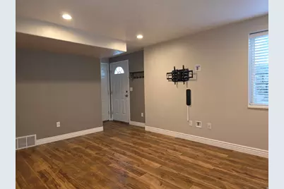 662 E Plum Creek Ln S, Ogden, UT 84404 - Photo 2