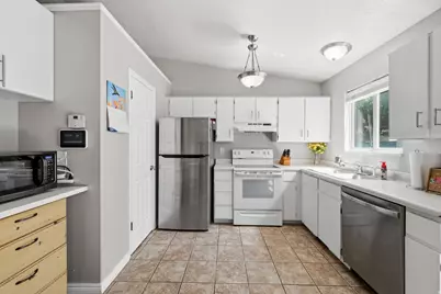 197 N 400 W, Clearfield, UT 84015 - Photo 8