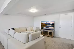 6557 S 2600 E, Cottonwood Heights, UT 84121 - Photo 22