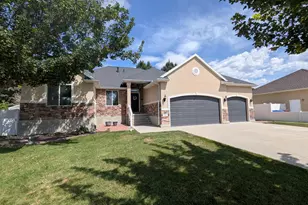 281 E Regent Park Ct S, Midvale, UT 84047 - Photo 1
