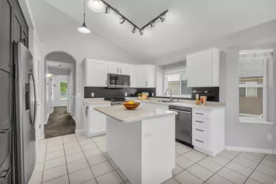 281 E Regent Park Ct S, Midvale, UT 84047 - Photo 10