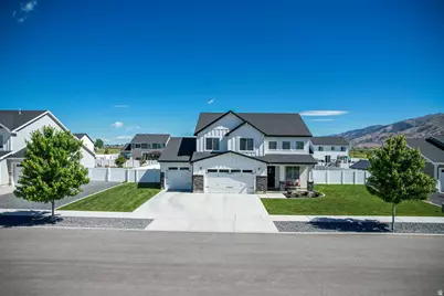 705 E 1150 S, Hyrum, UT 84319 - Photo 2