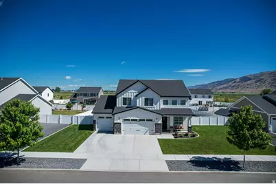 705 E 1150 S, Hyrum, UT 84319 - Photo 2