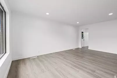 1016 S 400 W, Bountiful, UT 84010 - Photo 6