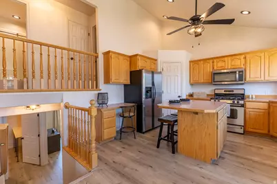 1016 W 1600 N, Lehi, UT 84043 - Photo 4