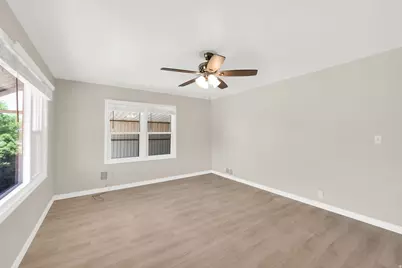 565 E 400 S, Clearfield, UT 84015 - Photo 4