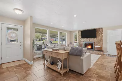 2590 E Country Ave, Cottonwood Heights, UT 84121 - Photo 6