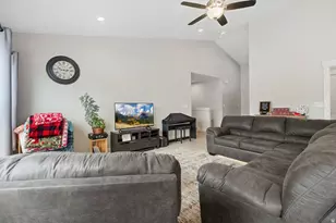 4143 E Berkshire Ln N, Eagle Mountain, UT 84005 - Photo 16