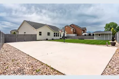 4143 E Berkshire Ln N, Eagle Mountain, UT 84005 - Photo 8