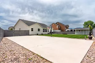 4143 E Berkshire Ln N, Eagle Mountain, UT 84005 - Photo 8