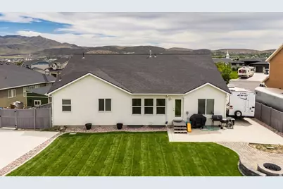 4143 E Berkshire Ln N, Eagle Mountain, UT 84005 - Photo 6