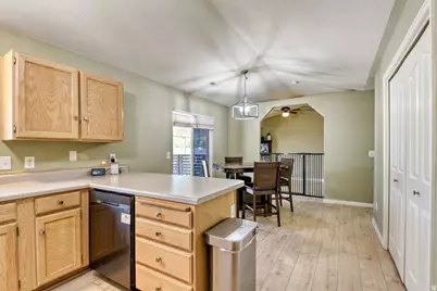 3224 S Hinton Ct, West Valley, UT 84128 - Photo 8