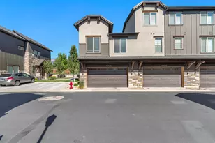 10422 S Beetdigger Blvd, Sandy, UT 84070 - Photo 24