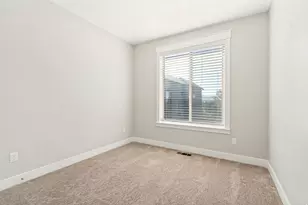 10422 S Beetdigger Blvd, Sandy, UT 84070 - Photo 18