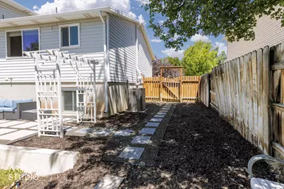 1122 E 2400 N, Layton, UT 84040 - Photo 40
