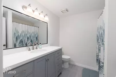 1122 E 2400 N, Layton, UT 84040 - Photo 10