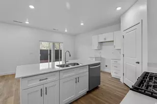 1894 S Queens Gdn Dr, Washington, UT 84780 - Photo 10