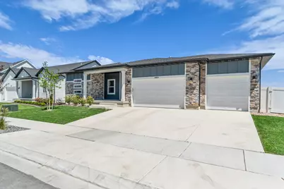 1005 E Antelope Dr, Eagle Mountain, UT 84005 - Photo 4