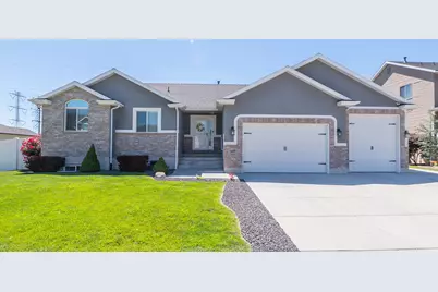 5437 S 3150 W, Roy, UT 84067 - Photo 2