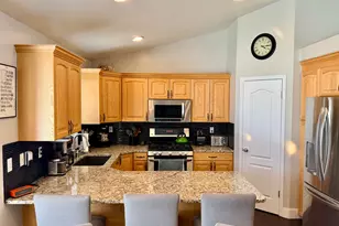 831 W Pages Ln, West Bountiful, UT 84087 - Photo 4